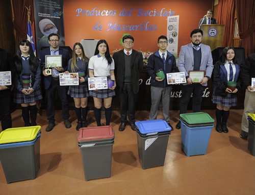 Establecimientos educacionales reciben productos elaborados a partir del reciclaje de sus propias mascarillas